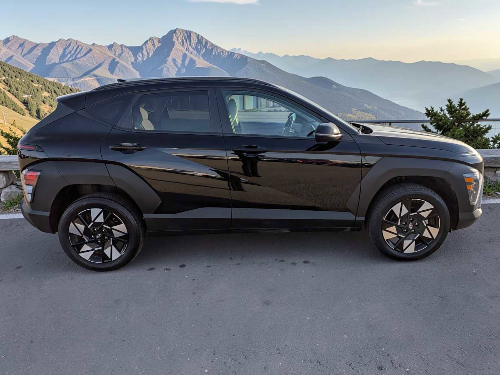 Used 2025 Hyundai Kona SEL AWD/4WD image 7