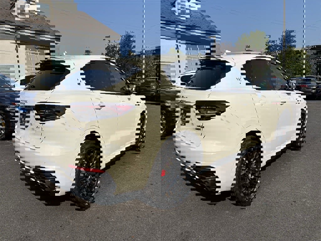 Used 2023 Maserati Levante Trofeo image 44