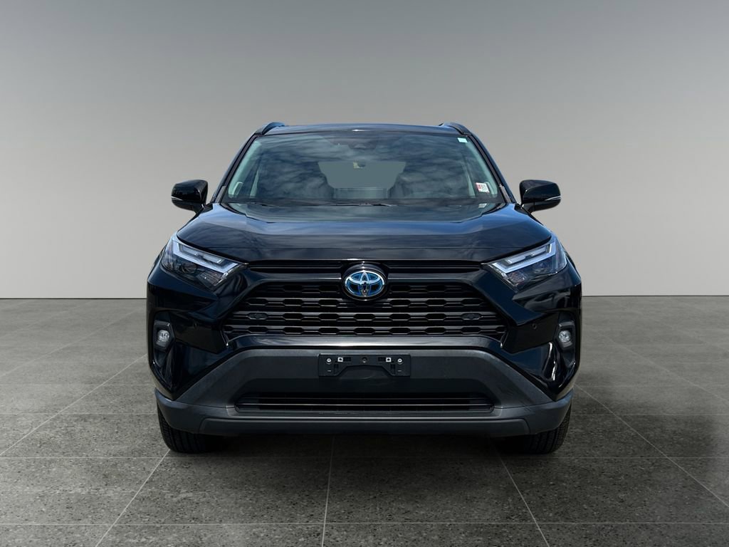 Used 2022 Toyota RAV4 XLE Premium image 2
