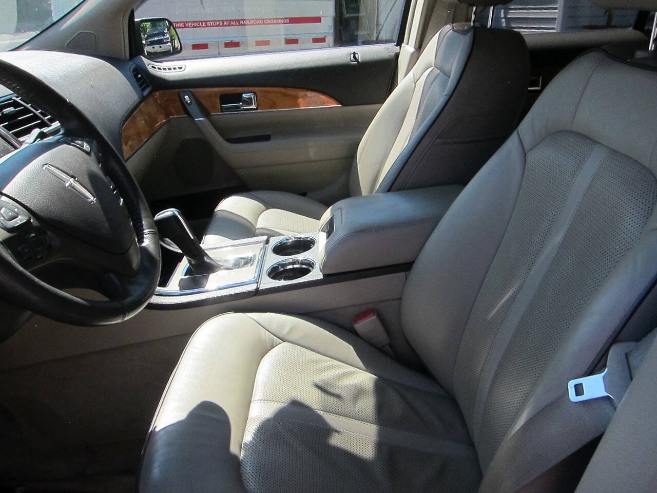 Used 2014 Lincoln MKX AWD w/ Equipment Group 102A image 11