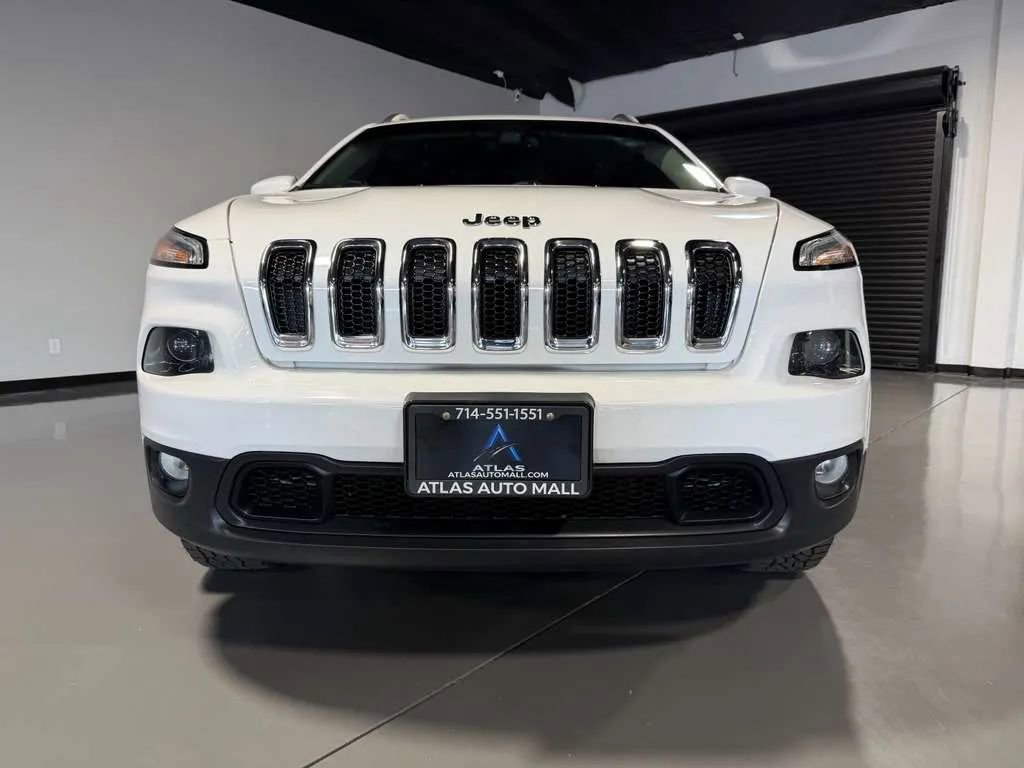 Used 2016 Jeep Cherokee Latitude w/ Comfort/Convenience Group AWD/4WD image 2