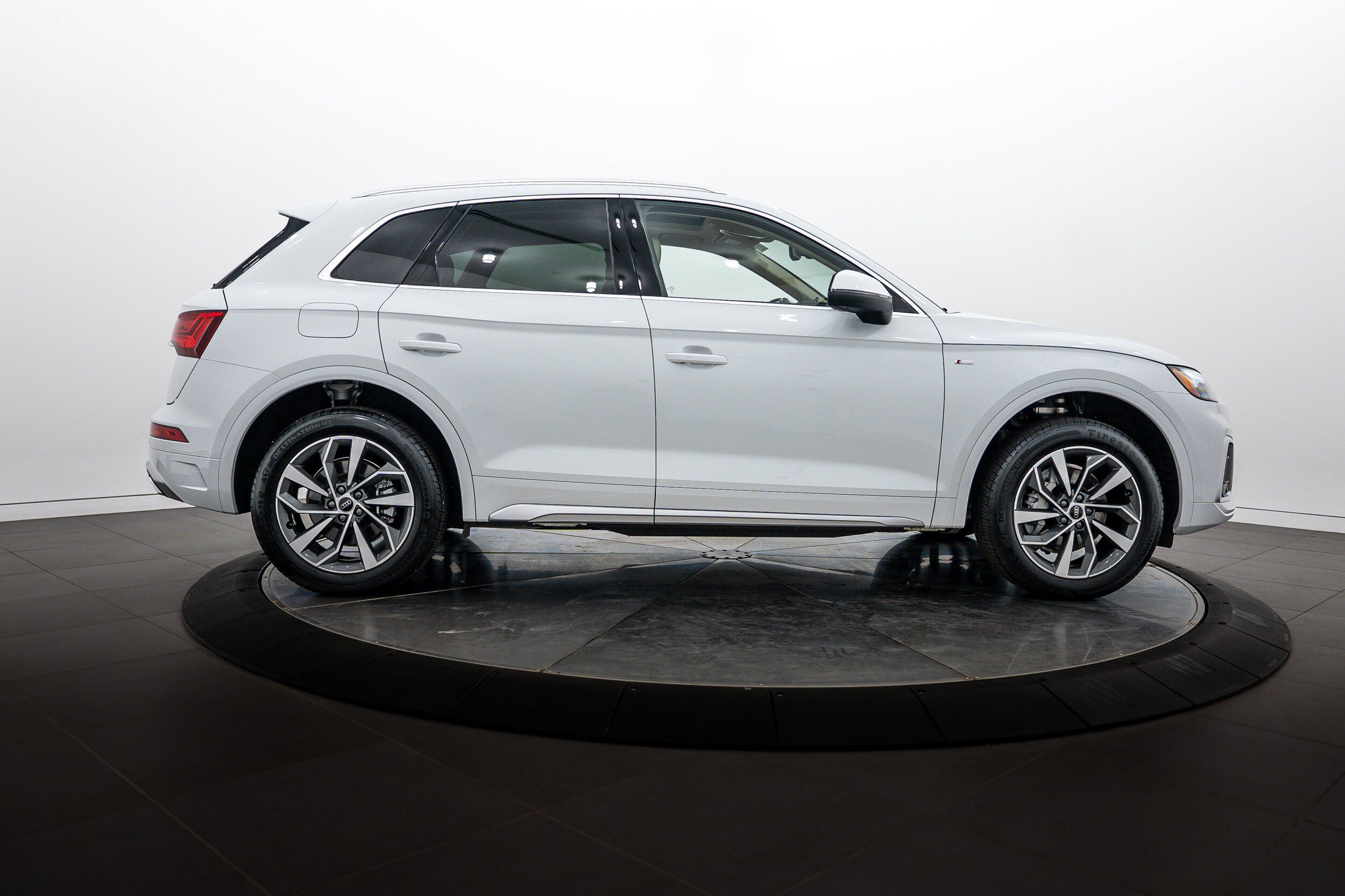 Certified 2024 Audi Q5 2.0T Premium Plus AWD/4WD image 3