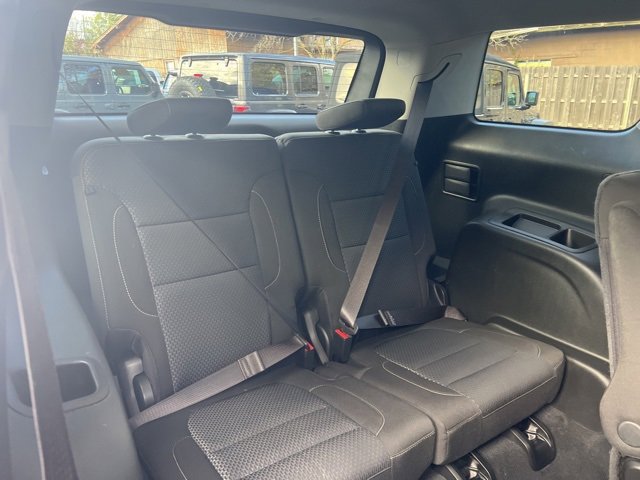 Used 2023 GMC Acadia SLE w/ Driver Convenience Package image 16