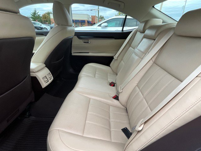 Used 2018 Lexus ES 350 w/ Luxury Package w/Wood Trim FWD image 33