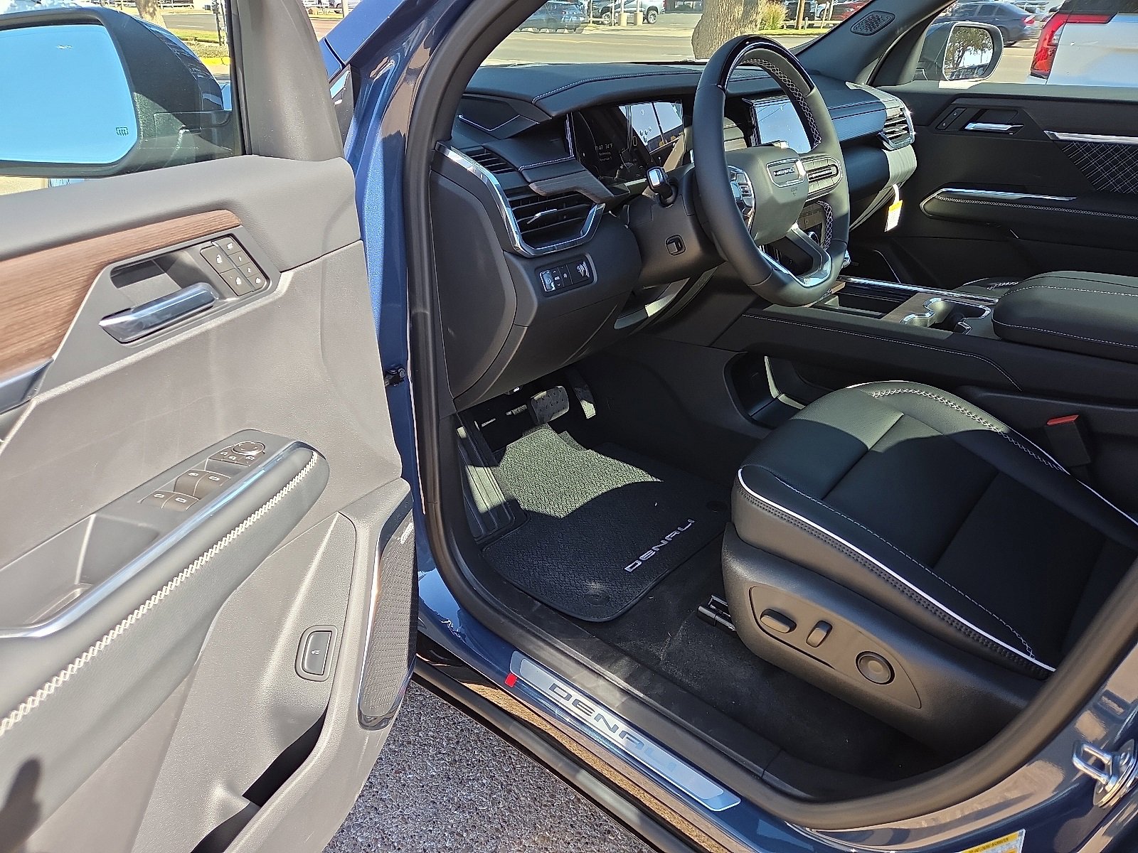 New 2026 GMC Acadia Denali w/ Super Cruise Package image 10