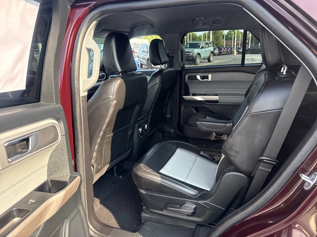 Used 2023 Ford Explorer XLT w/ Equipment Group 202A AWD/4WD image 19