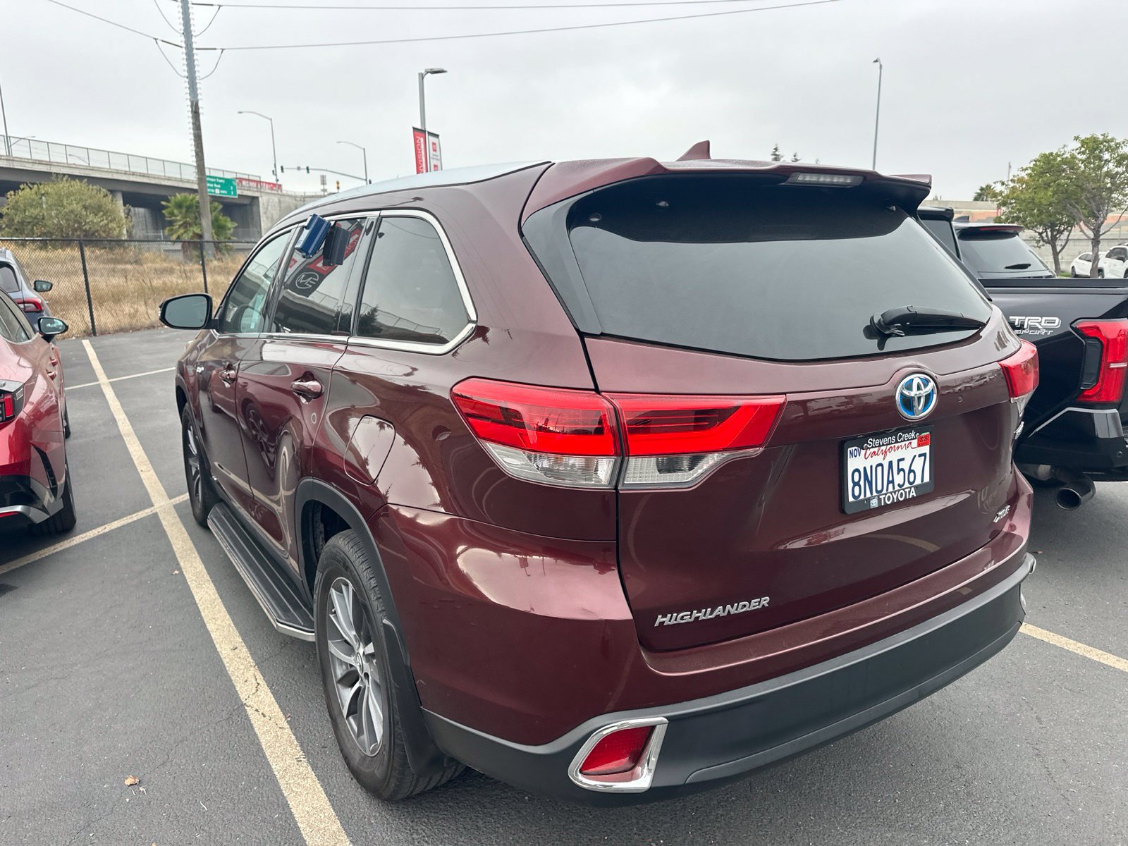 Used 2019 Toyota Highlander XLE AWD/4WD image 3