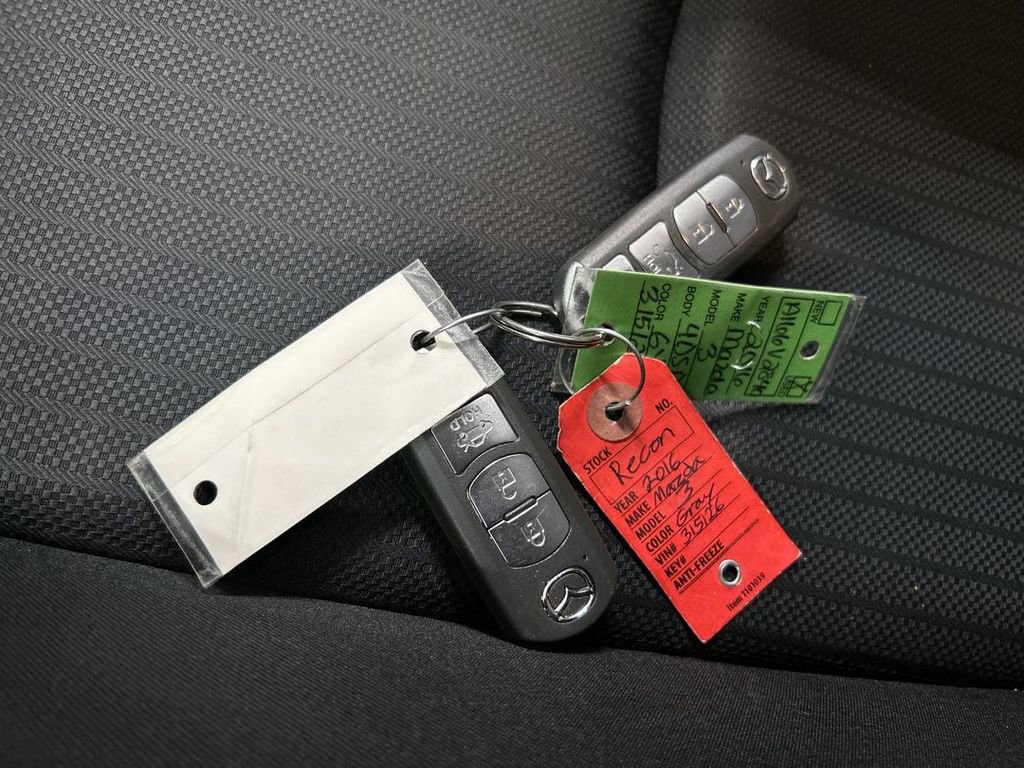 Used 2016 MAZDA MAZDA3 i Sport image 12