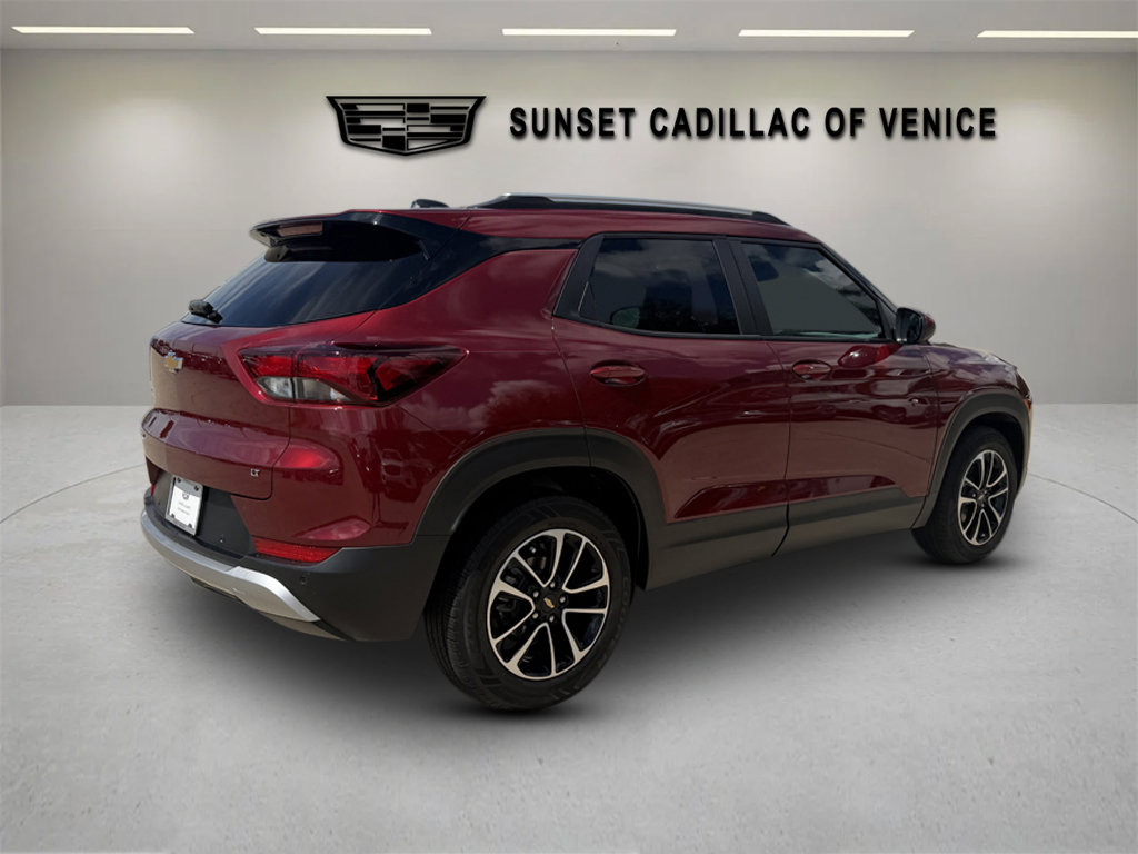 Used 2024 Chevrolet TrailBlazer LT w/ Convenience Package FWD image 3