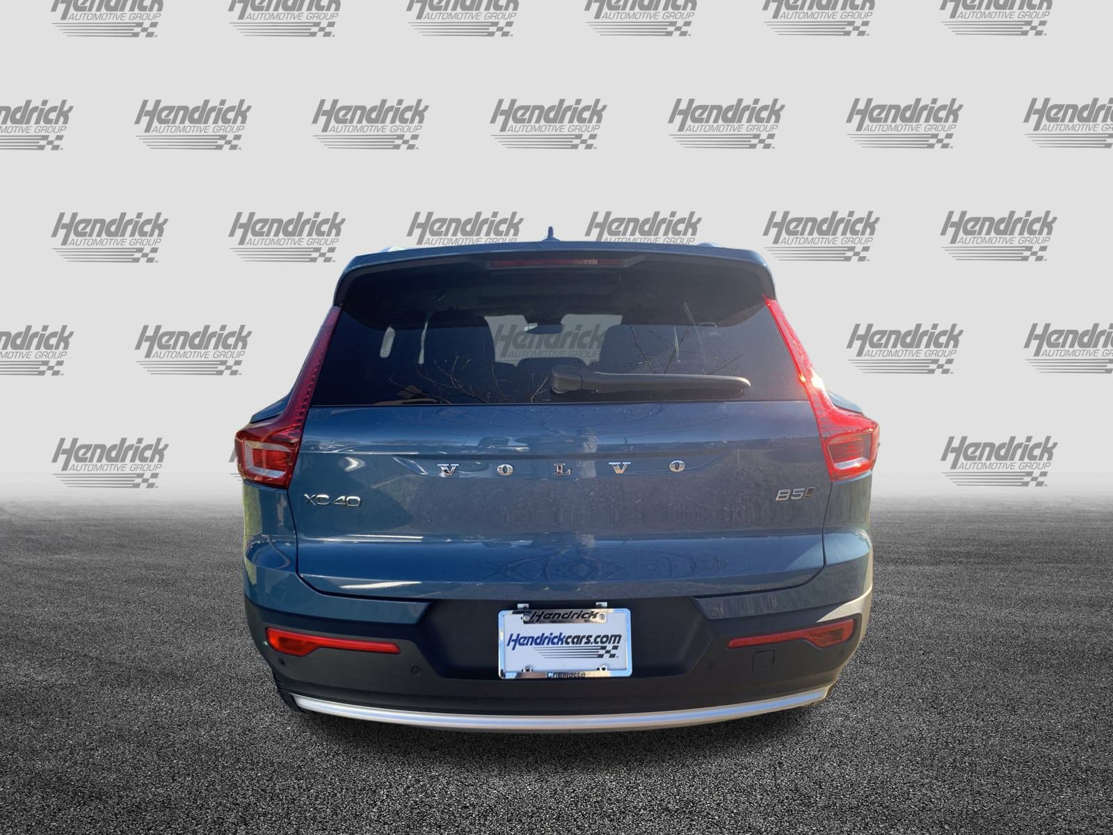 Used 2025 Volvo XC40 B5 Core image 9