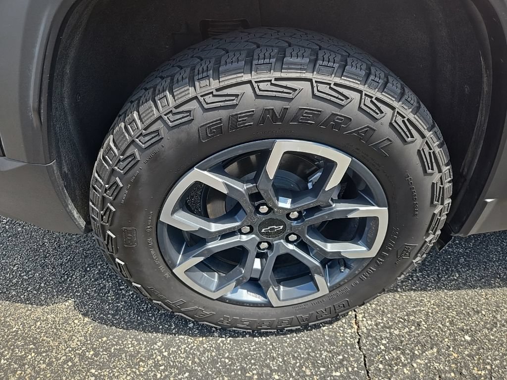 Used 2025 Chevrolet Equinox ACTIV w/ LPO, Floor Liner Package FWD image 19