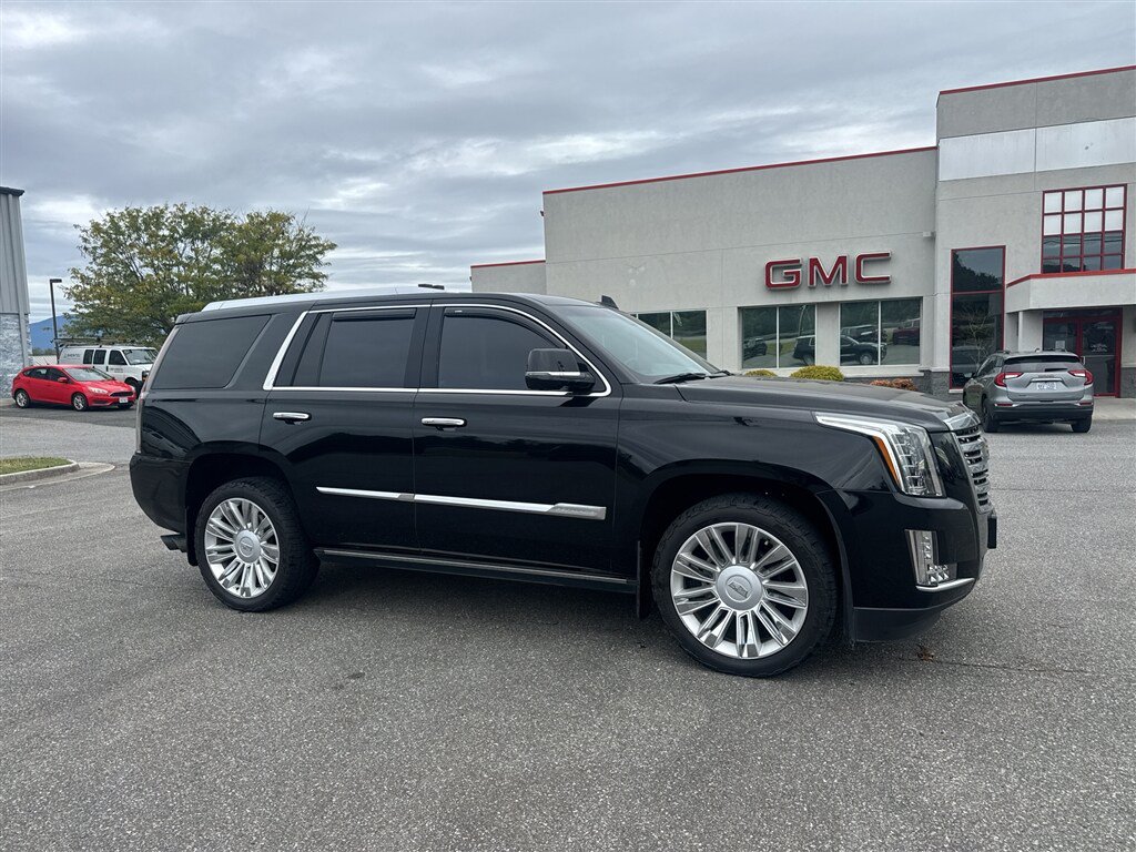 Used 2015 Cadillac Escalade Platinum AWD/4WD image 2
