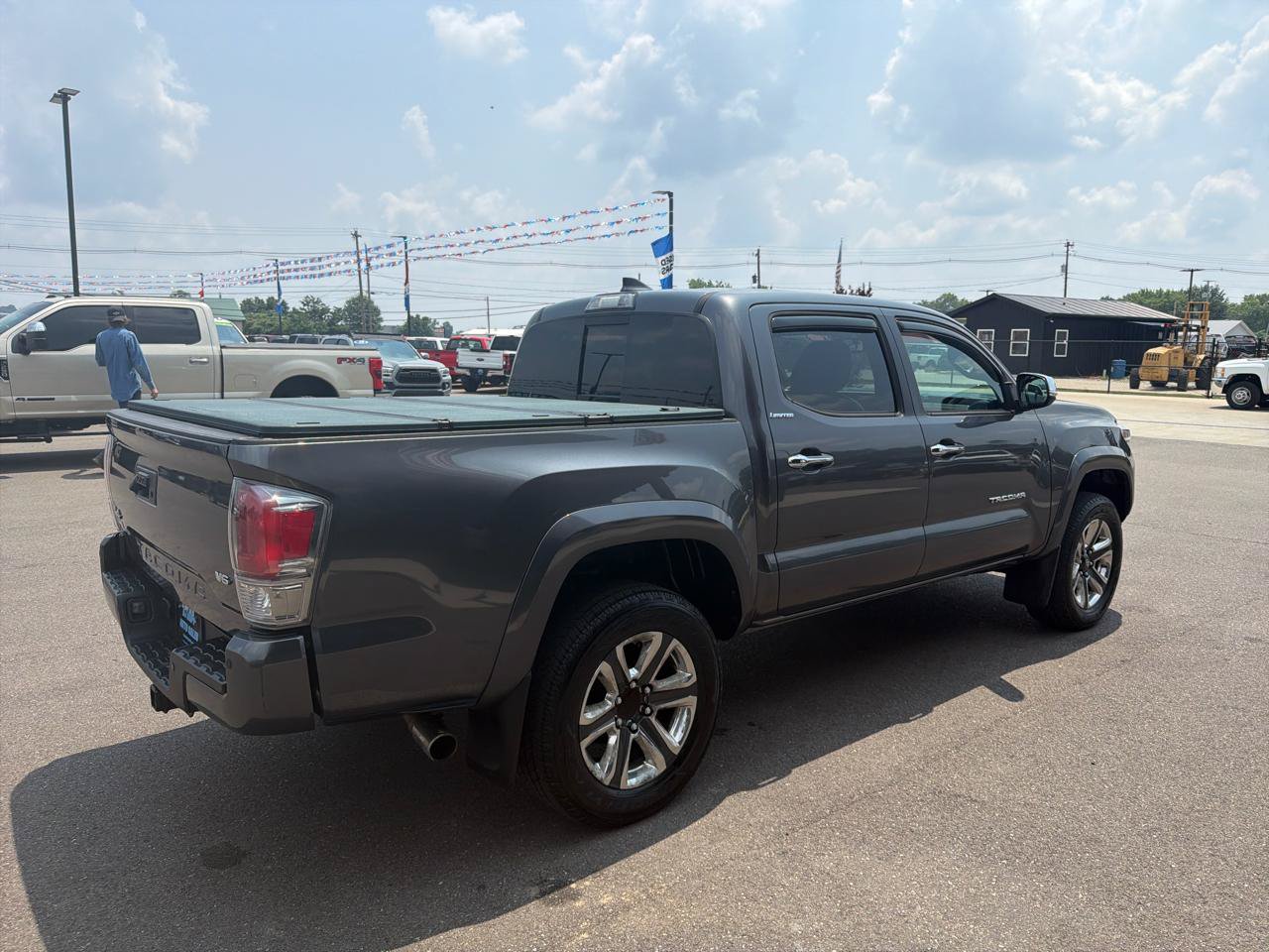 Used 2017 Toyota Tacoma Limited w/ Tow Package AWD/4WD image 4