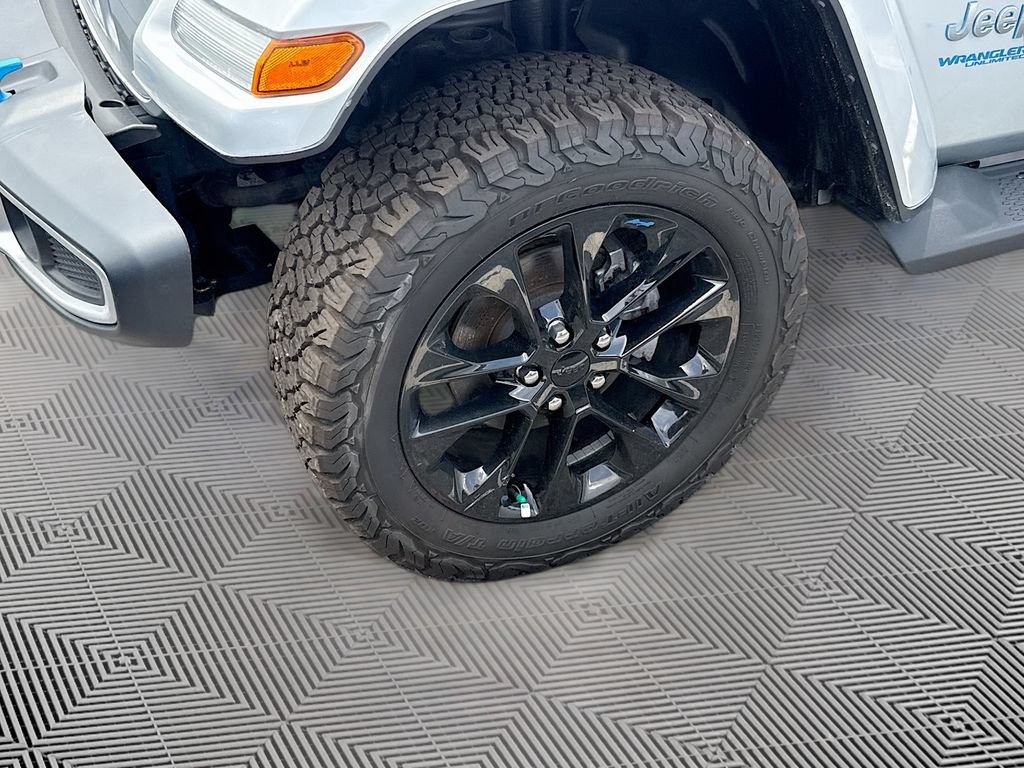 Used 2022 Jeep Wrangler Unlimited Sahara w/ Cold Weather Group AWD/4WD image 27