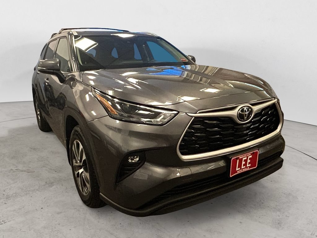 Used 2022 Toyota Highlander XLE AWD/4WD image 7
