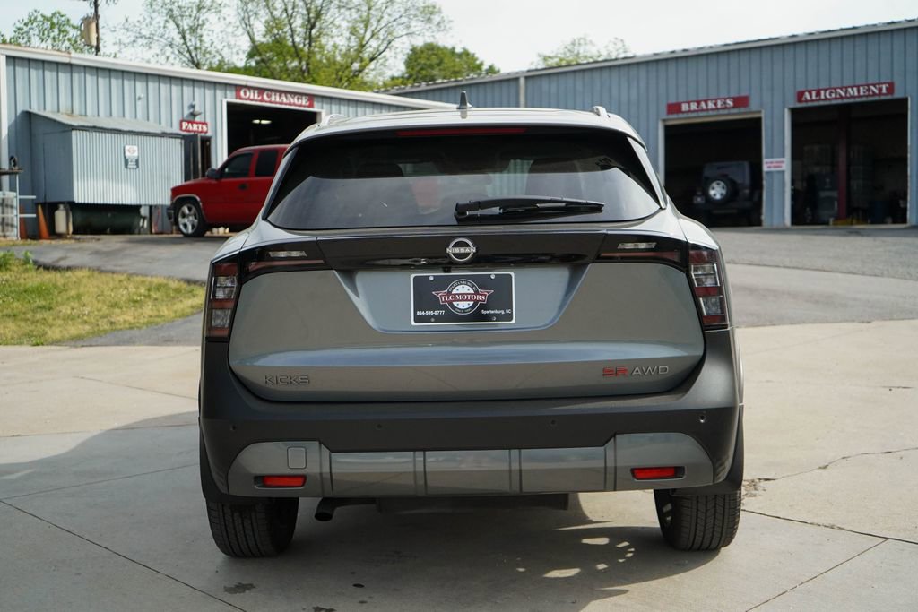 Used 2025 Nissan Kicks SR w/ SR Premium Package image 13