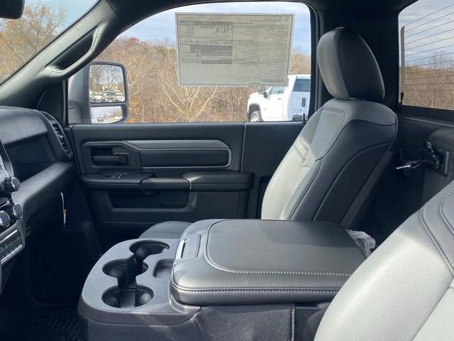 New 2026 RAM 3500 Tradesman w/ Chrome Appearance Group image 32