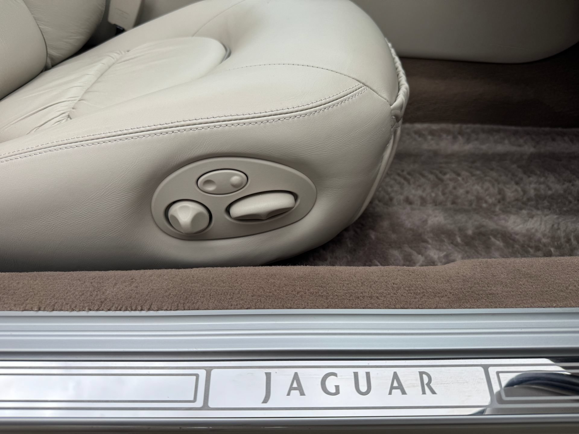 Used 2001 Jaguar XJ Supercharged RWD image 70
