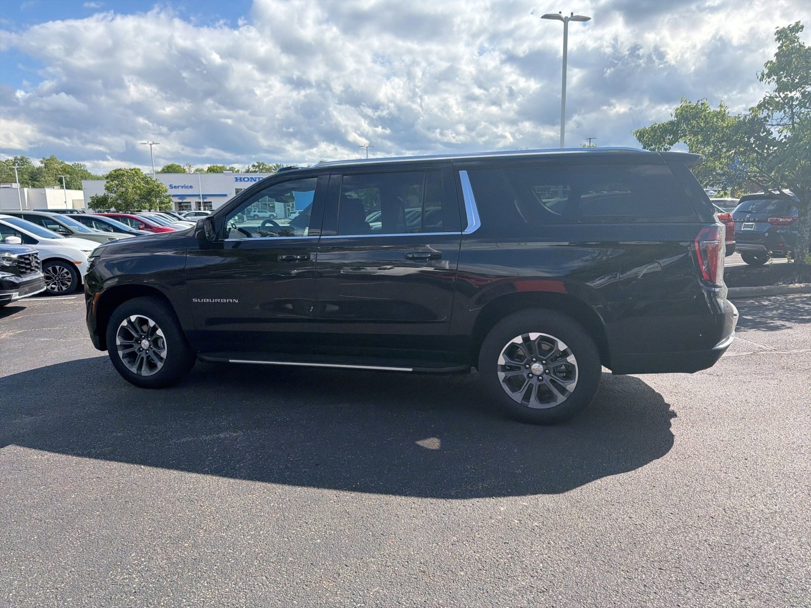 Used 2026 Chevrolet Suburban LS AWD/4WD image 14
