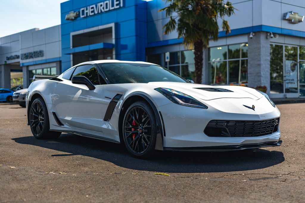 Used 2016 Chevrolet Corvette Z06 w/ 3LZ Preferred Equipment Group RWD image 7