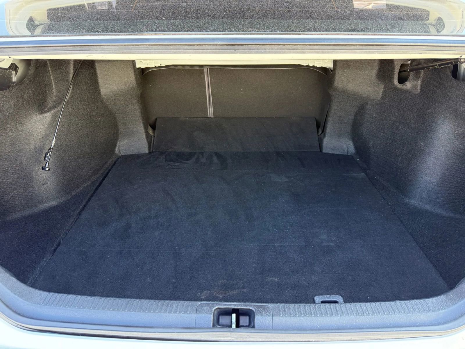 Used 2018 Toyota Camry LE image 18