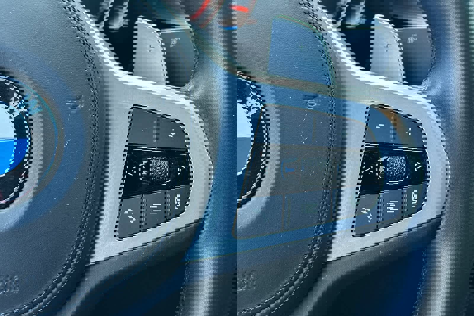 Used 2021 BMW 540i w/ Executive Package image 28