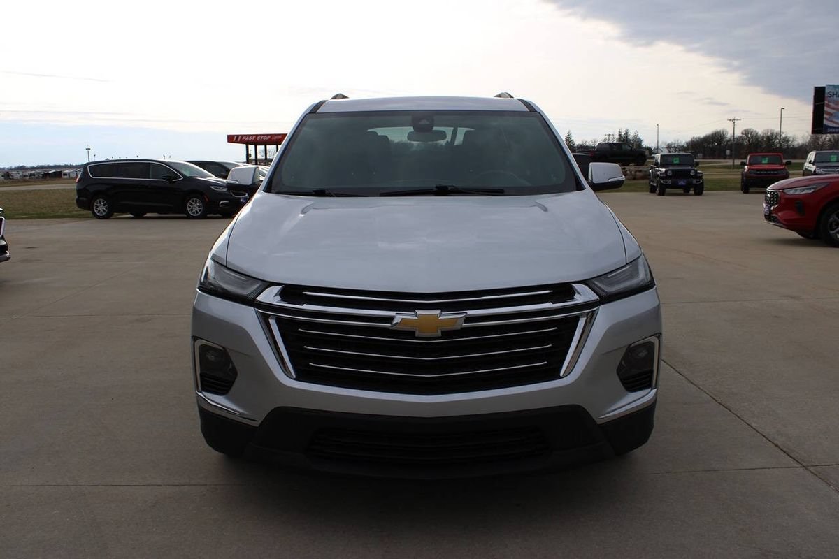 Used 2022 Chevrolet Traverse LT w/ LPO, Floor Liner Package AWD/4WD image 2