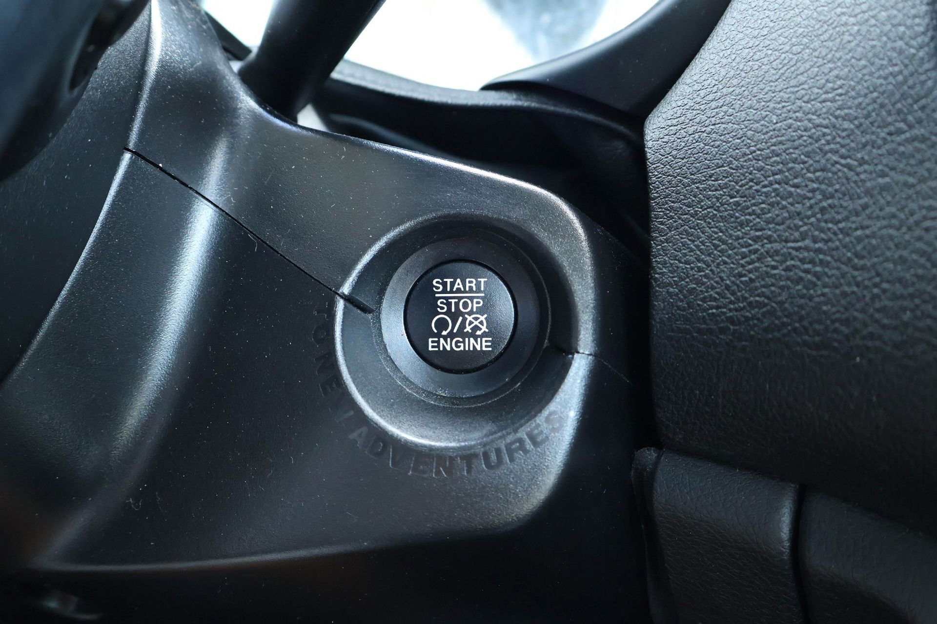 Used 2018 Jeep Renegade Altitude AWD/4WD image 25