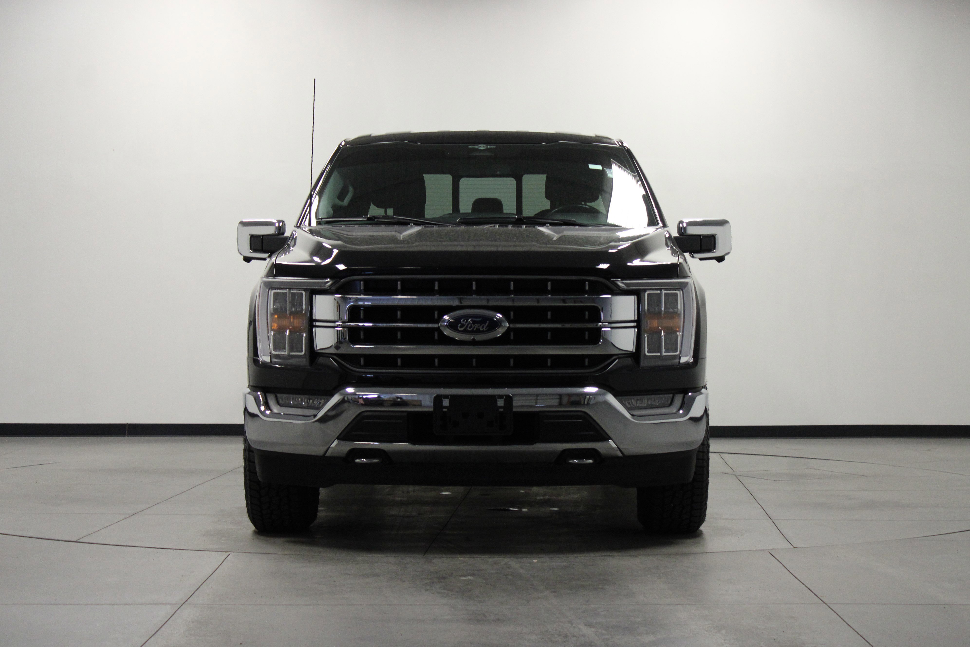 Used 2023 Ford F150 Lariat w/ Trailer Tow Package image 9