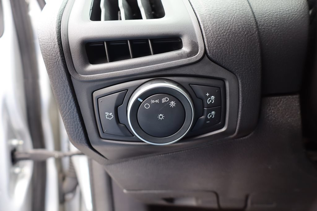 Used 2018 Ford Focus SE FWD image 11