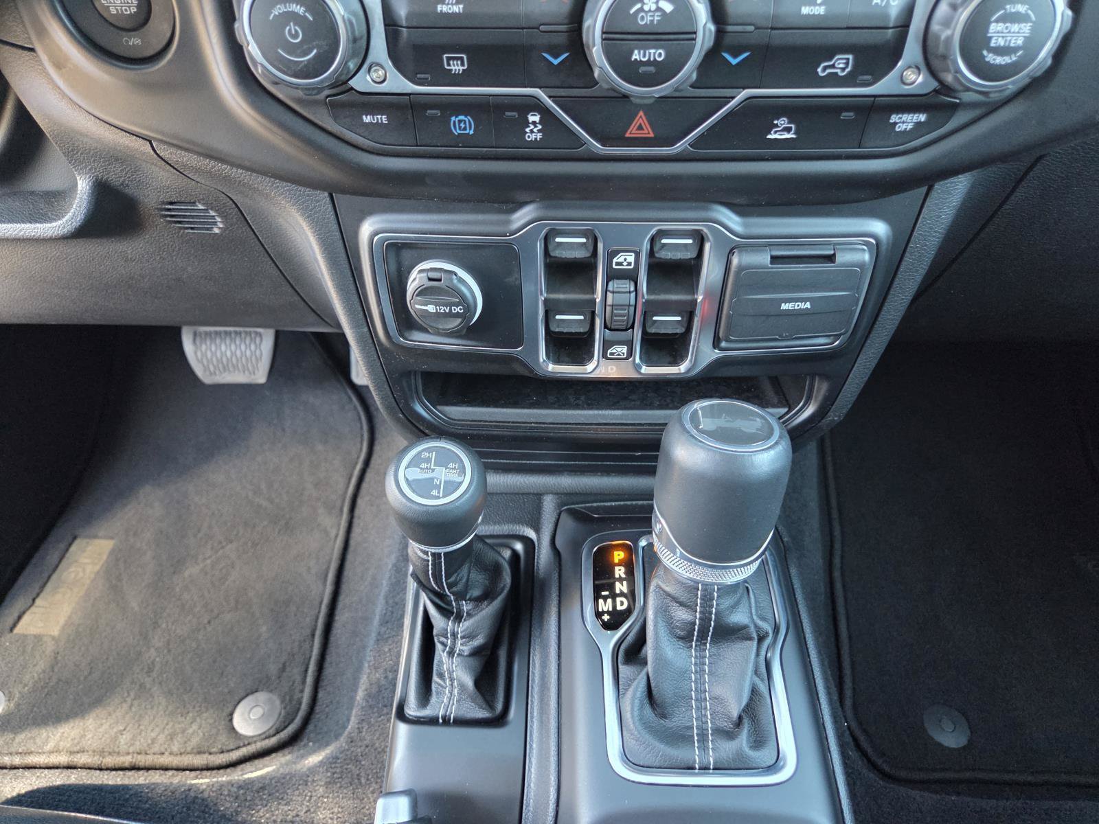 Used 2023 Jeep Wrangler Unlimited Sahara AWD/4WD image 26