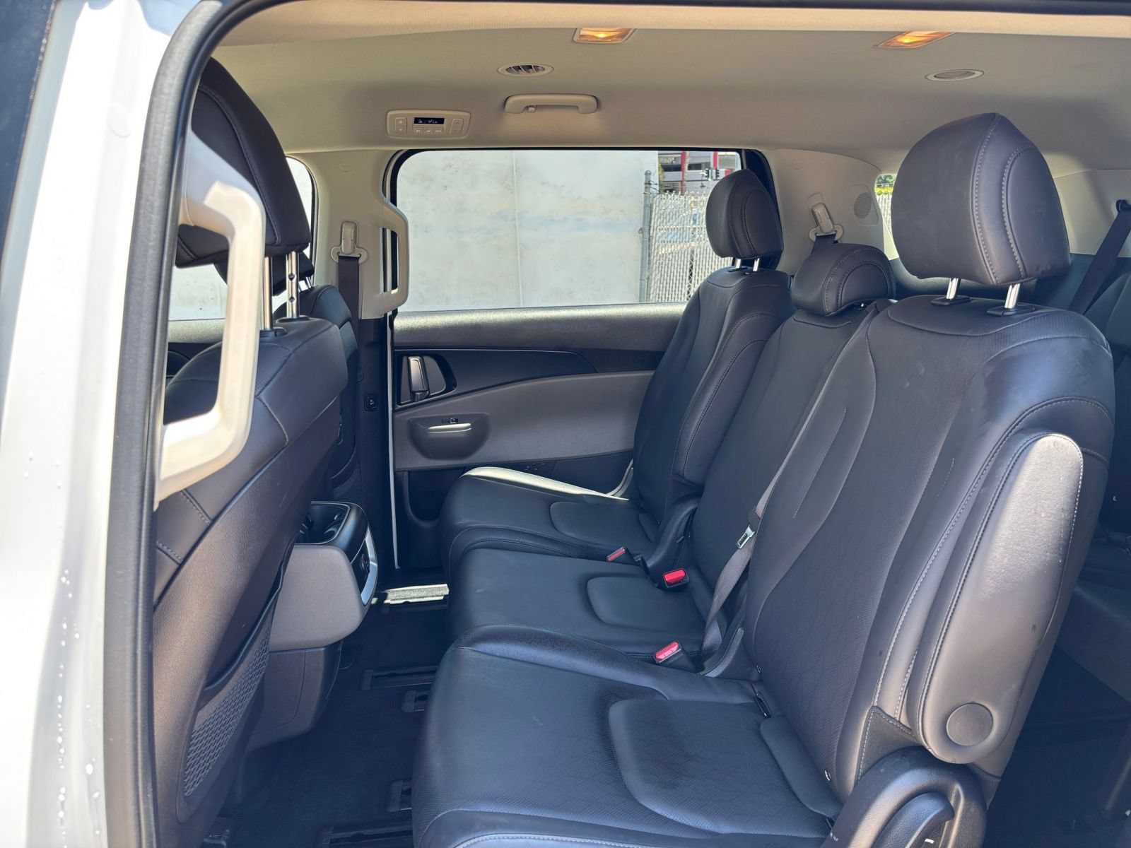 Used 2026 Kia Carnival FWD image 28