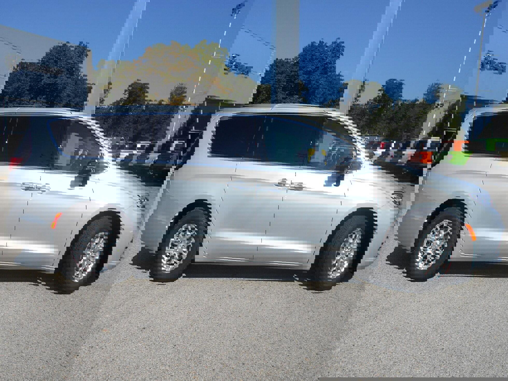 New 2026 Chrysler Pacifica Select image 35