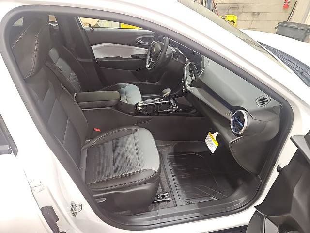 New 2026 Chevrolet Trax LT w/ Driver Confidence Package image 27
