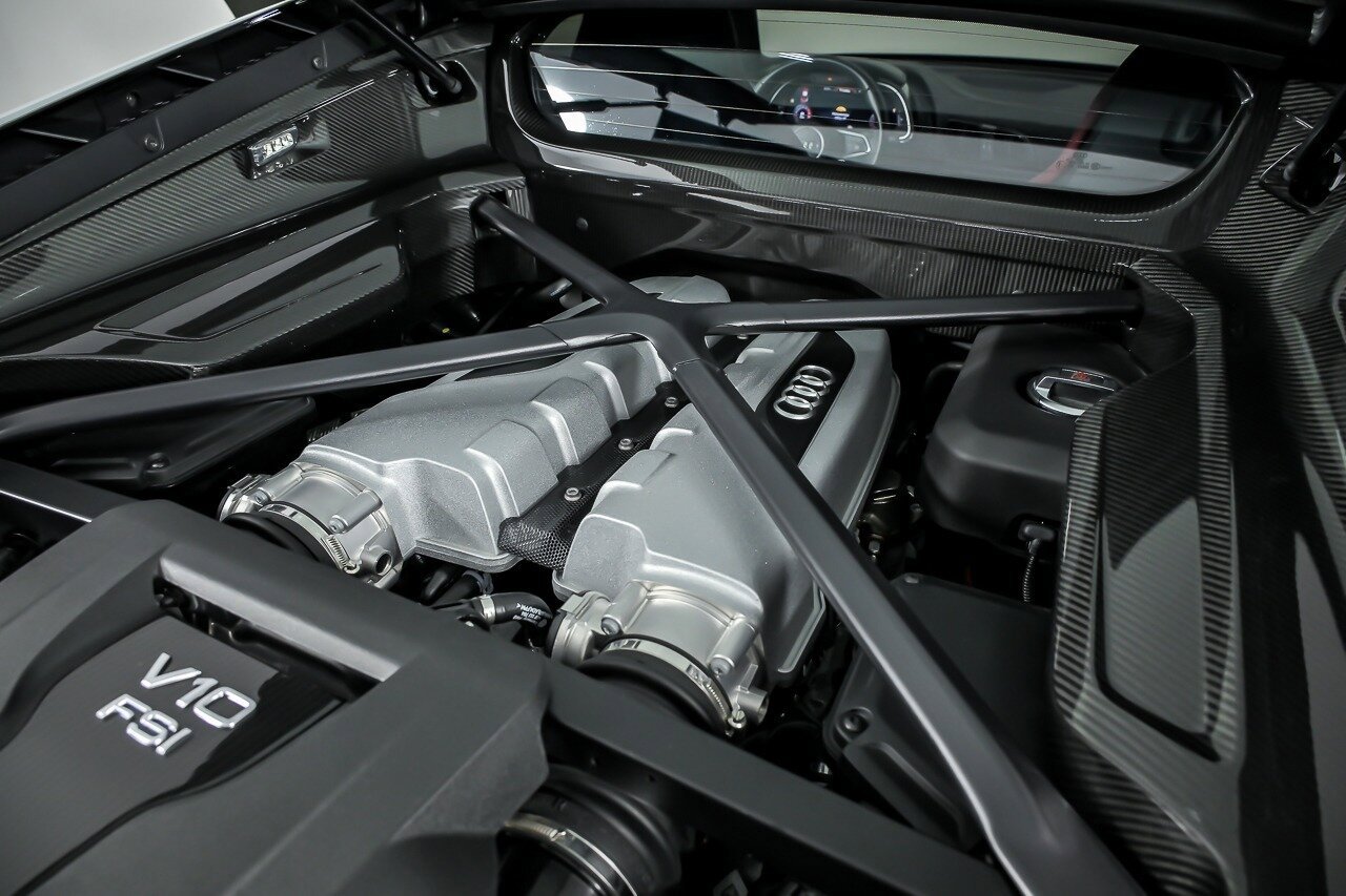 Used 2020 Audi R8 V10 w/ Carbon Exterior Package image 17