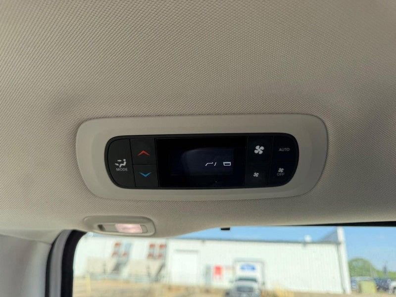 Used 2020 Chrysler Pacifica Limited FWD image 11