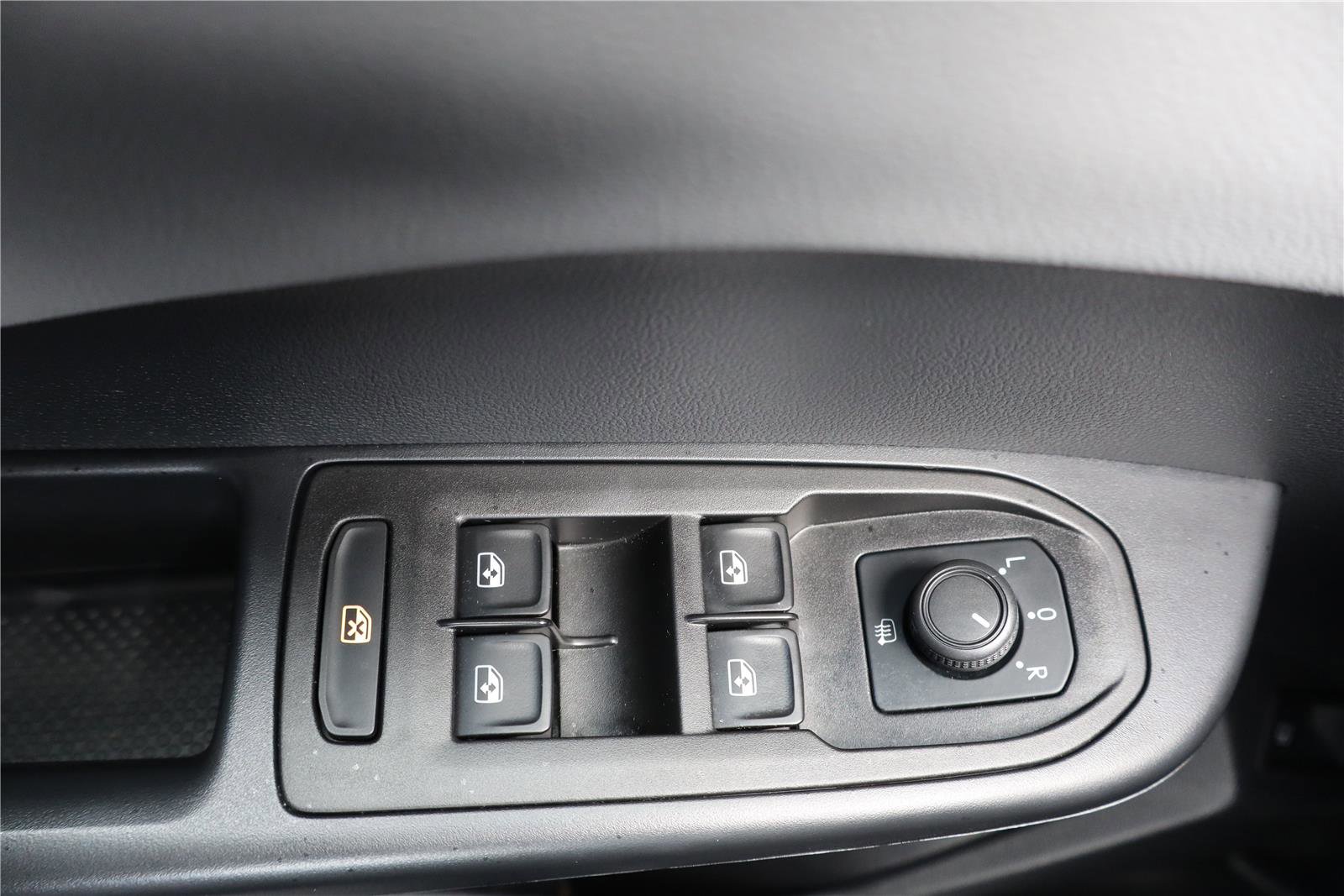 Certified 2023 Volkswagen Taos SE image 15