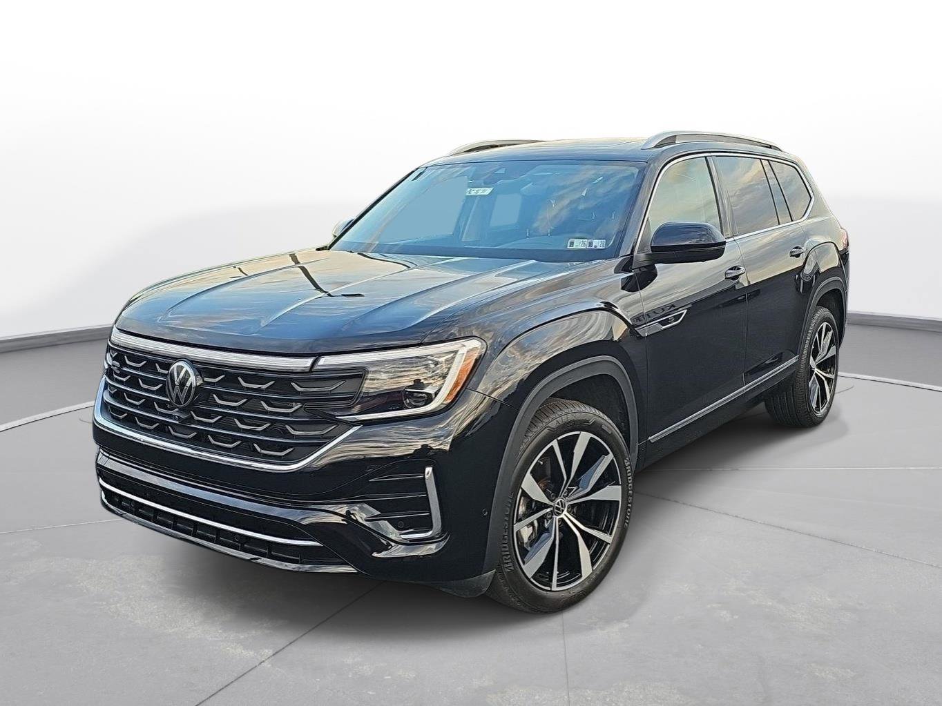 Used 2025 Volkswagen Atlas SEL Premium R-Line image 3