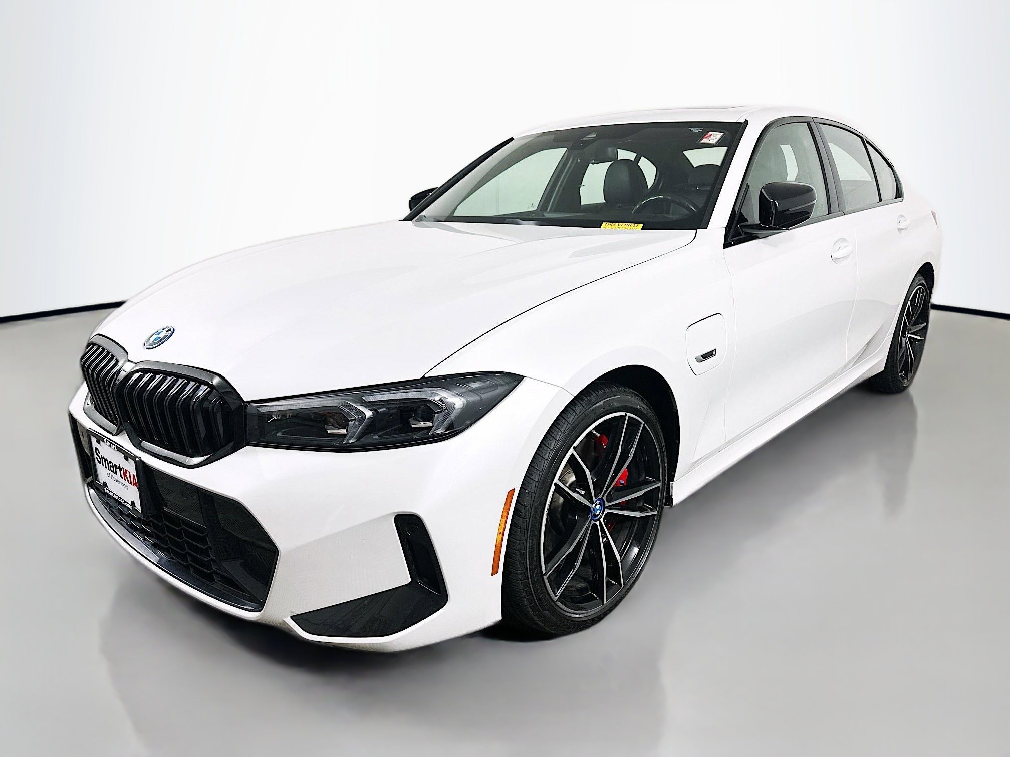 Used 2023 BMW 330e xDrive w/ M Sport Package AWD/4WD image 3