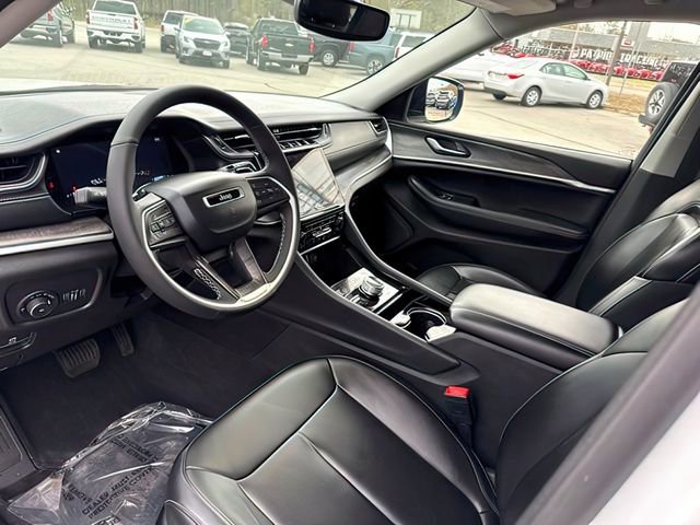Used 2023 Jeep Grand Cherokee L Limited w/ Black Appearance Package AWD/4WD image 12
