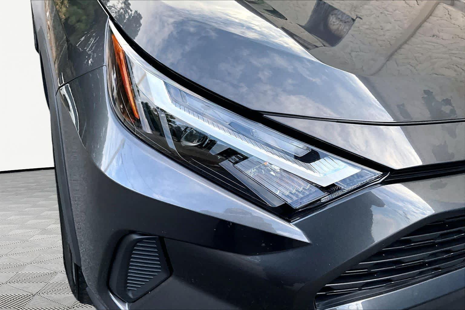Certified 2025 Toyota RAV4 XLE FWD image 28
