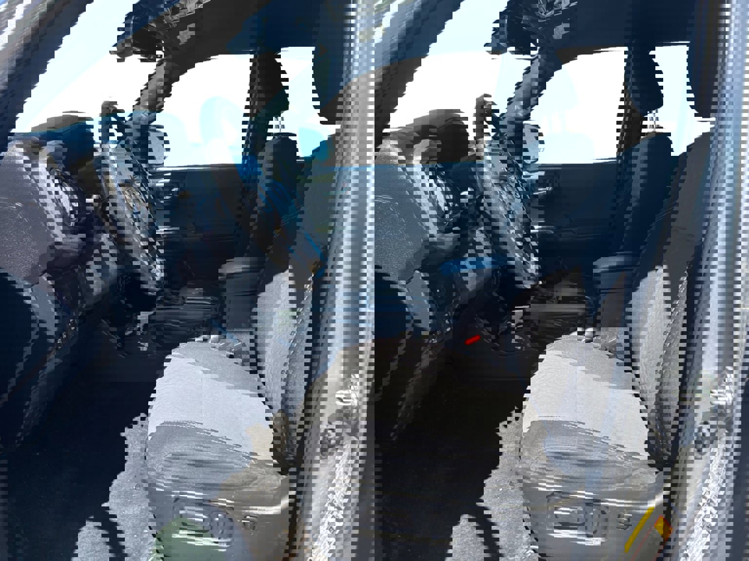 Used 2021 Toyota Tacoma TRD Off-Road w/ Technology Package AWD/4WD image 4