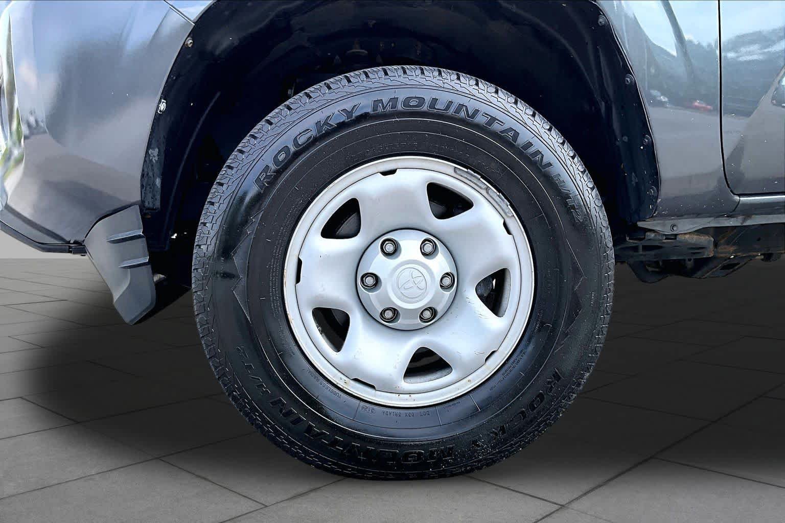 Used 2022 Toyota Tacoma SR AWD/4WD image 11