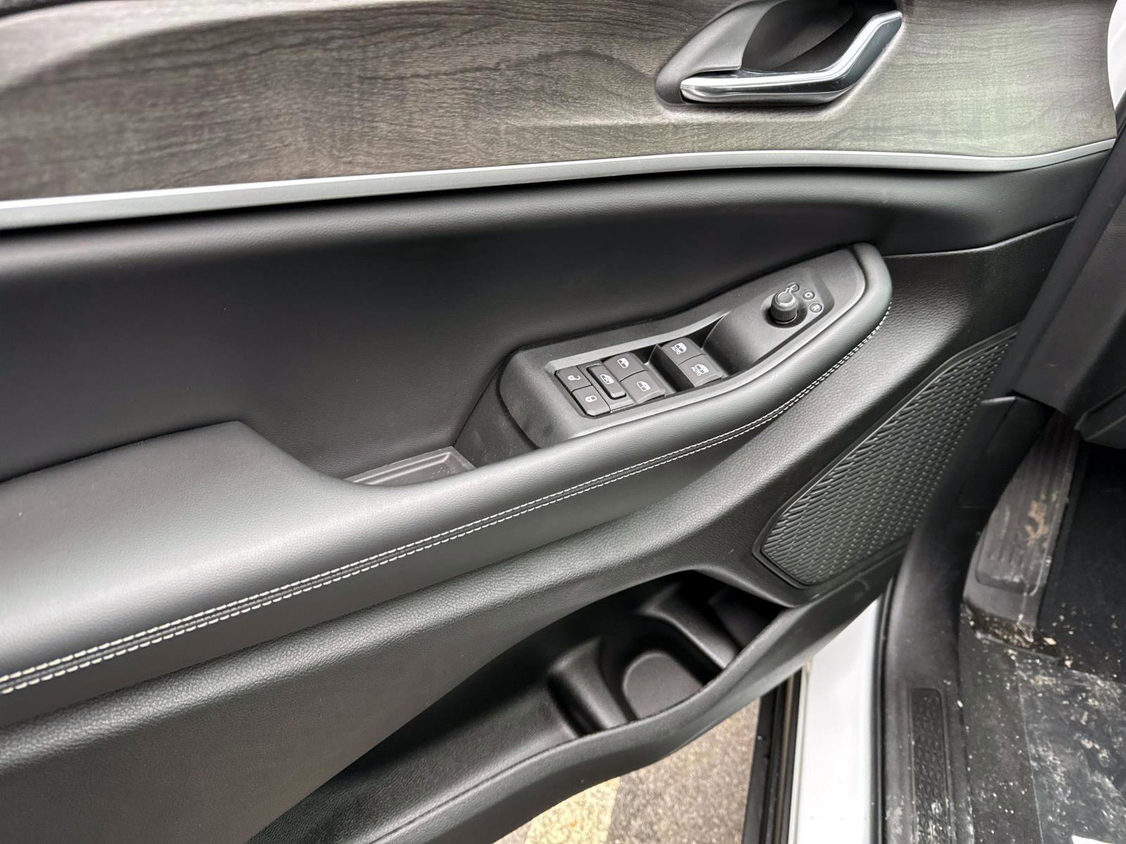 New 2026 Jeep Grand Cherokee Altitude image 8