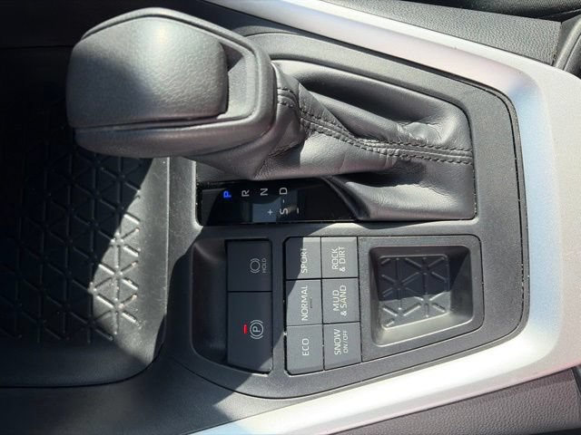 Used 2019 Toyota RAV4 LE AWD/4WD image 10