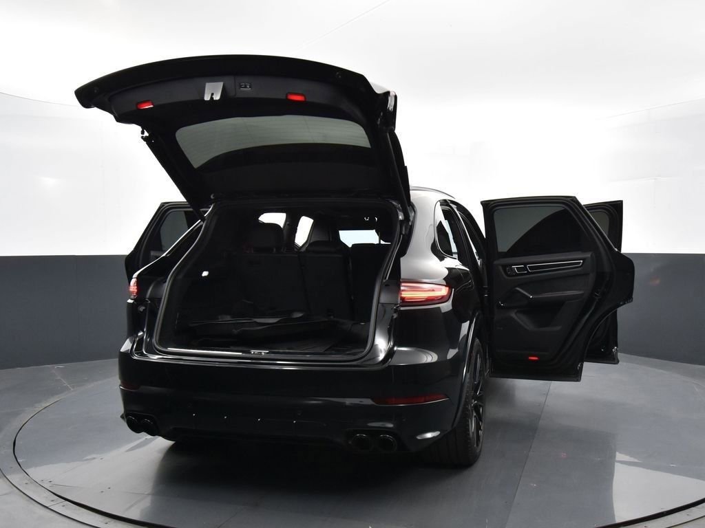Used 2023 Porsche Cayenne GTS image 35