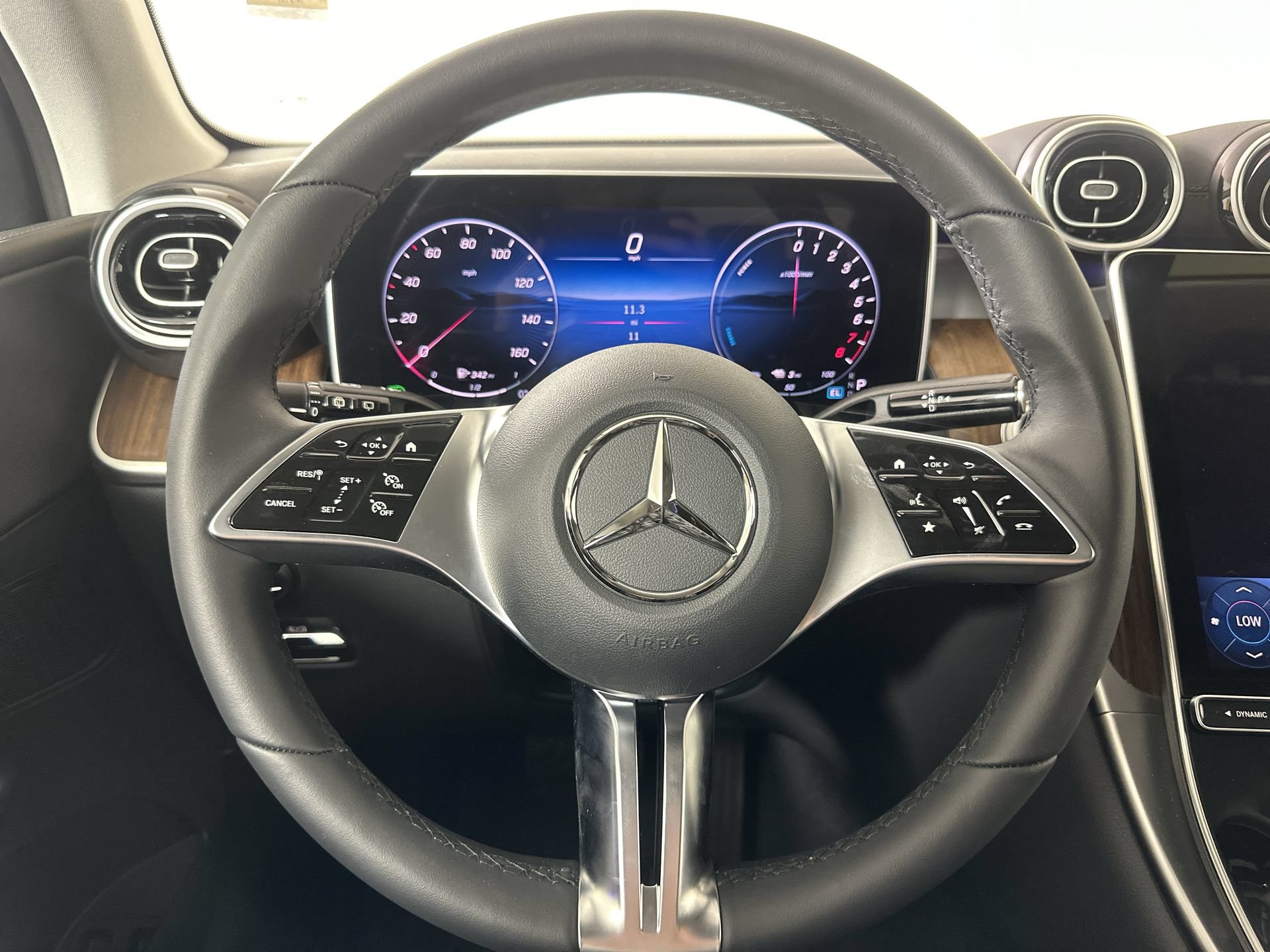 Used 2025 Mercedes-Benz GLC 350e 4MATIC image 14
