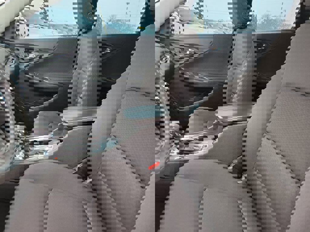 Used 2022 Chevrolet Malibu LT image 18