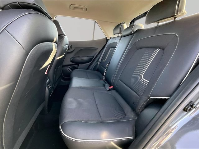 Used 2024 Hyundai Venue Limited FWD image 15