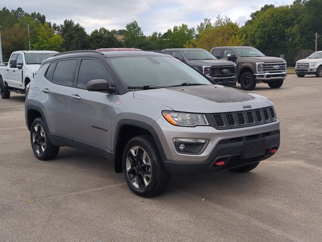 Used 2018 Jeep Compass Trailhawk w/ Leather Interior Group AWD/4WD image 3